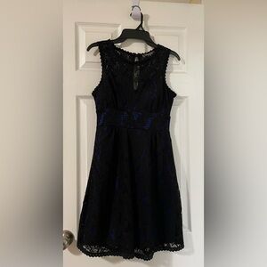 Suzy Shier Elegant Black Lace Dress with Royal Blue underlay Size Small